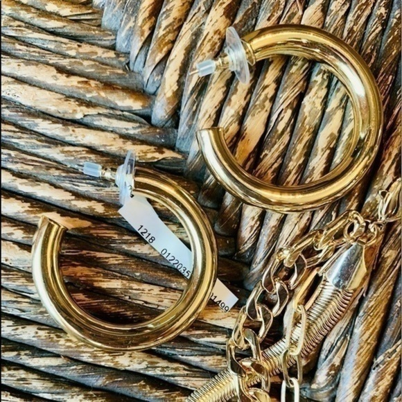 ✨💛 Choose One✨Gold Chunky Hoops ✨ S or M ✨💛 - Picture 3 of 8